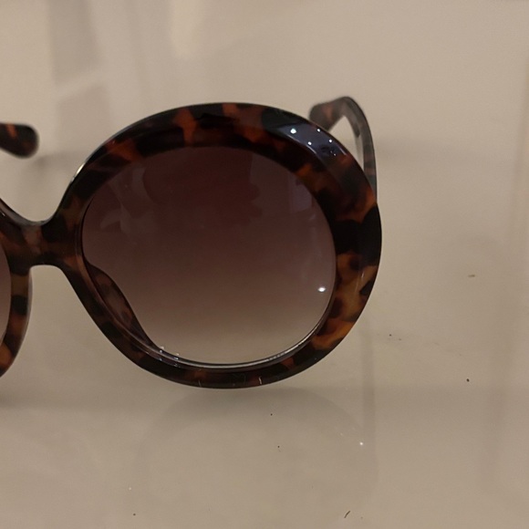 Tortoise Shell Sunglasses - Picture 5 of 5